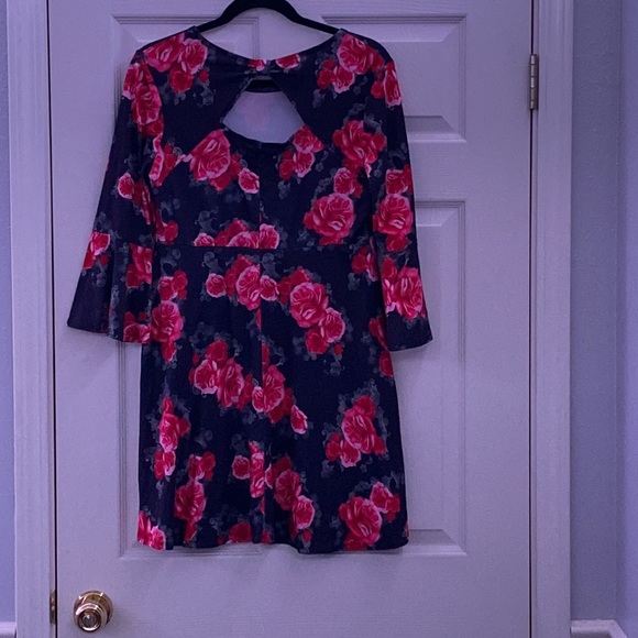 Red and Black Floral Dress - Picture 2 of 3